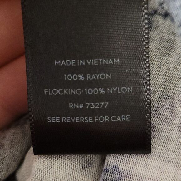 Simply Vera Wang velvet floral top - Picture 5 of 6